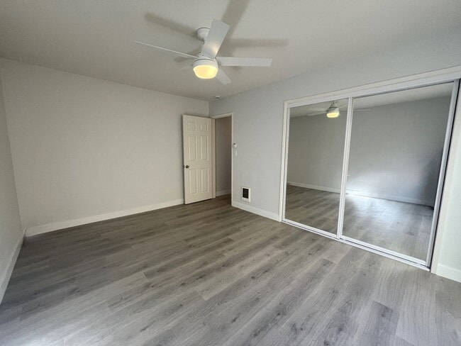 Building Photo - 519 Stratford Ct