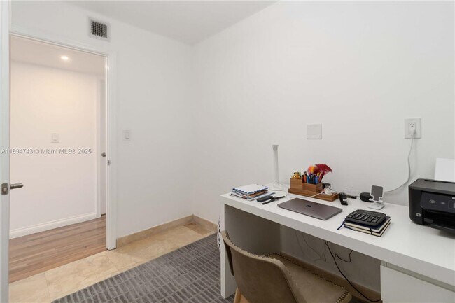 Building Photo - 3023 NE Quayside Ln