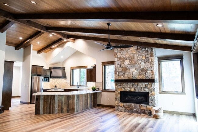 Building Photo - Beautiful 5 Bedroom Flagstaff Home