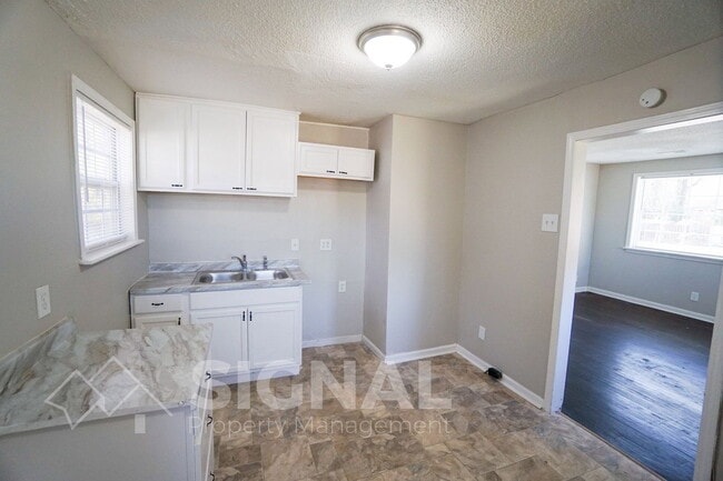 Building Photo - 581 Seminole Cir