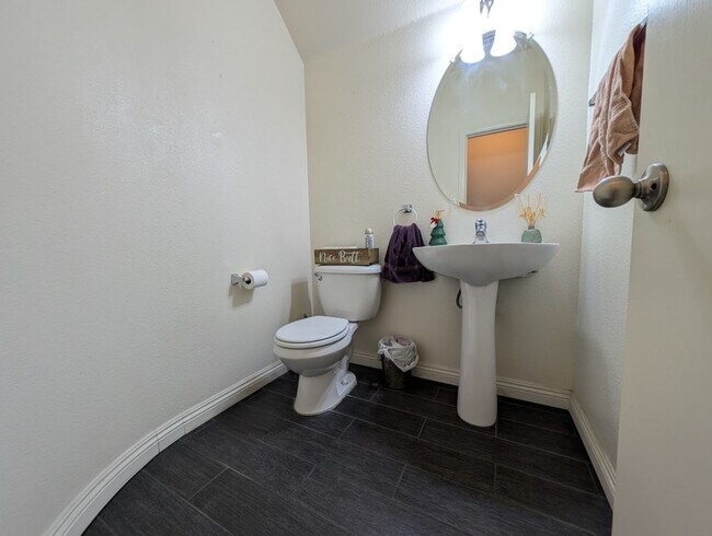 Building Photo - 7570 Dobroyd Dr