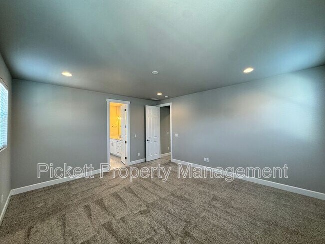 Building Photo - 3835 SW ALAVA COURT