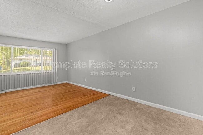 Building Photo - 10116 Crown Point Dr