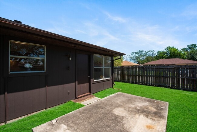 Building Photo - 2779 Forest Point Dr