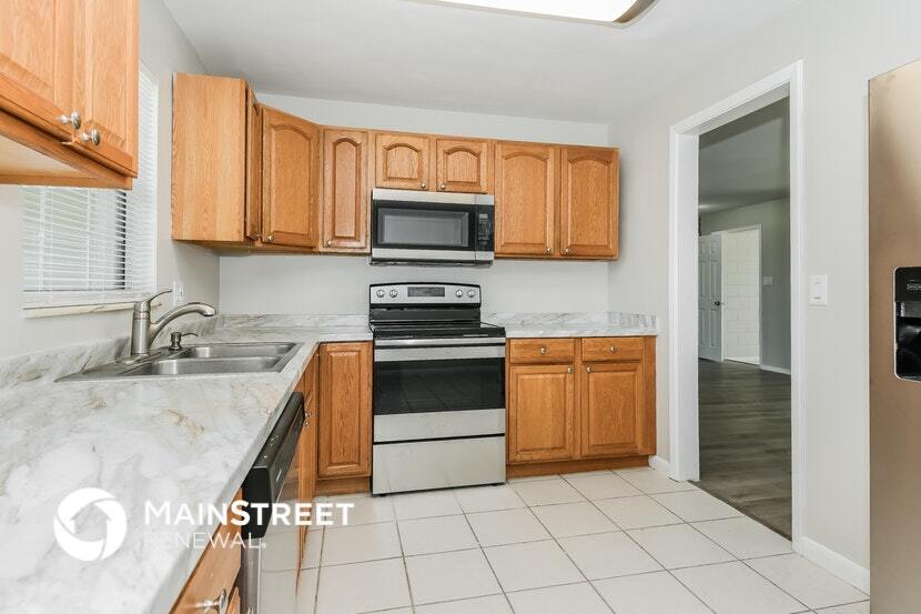 Building Photo - 1660 Thoreau St