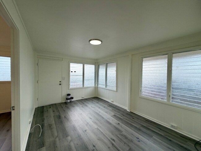 Building Photo - Newly Renovated 3BR Kapahulu Home with Private Yard and Gated Parking Near Waikiki