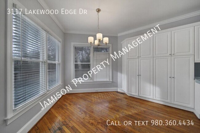 Building Photo - 3117 Lakewood Edge Dr