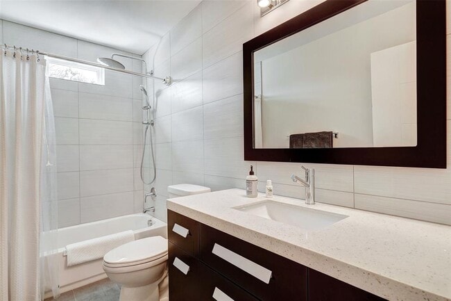 Building Photo - 6 Sugar Creek Dr