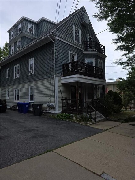 Building Photo - 140 Larch St