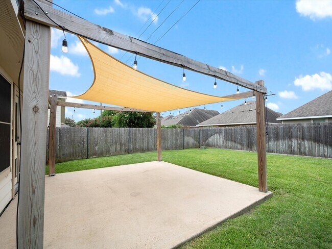 Building Photo - 21639 Falvel Lake Dr
