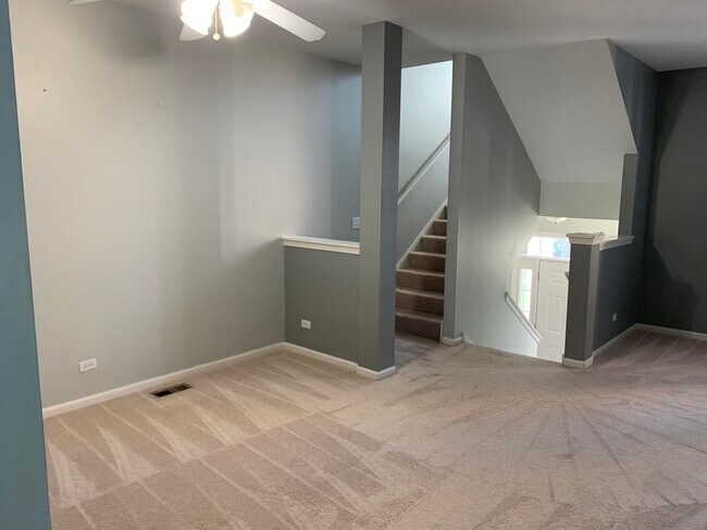 Building Photo - 929 Summit Creek Dr