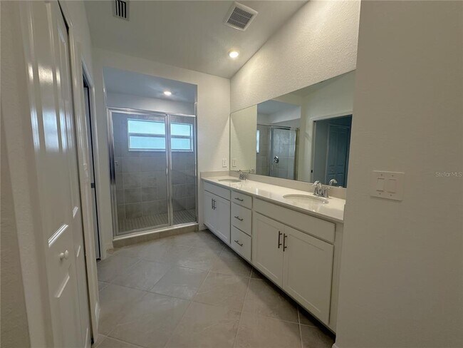 Building Photo - 14271 Heritage Landing Blvd