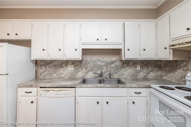 Building Photo - 132 Brentwood Dr