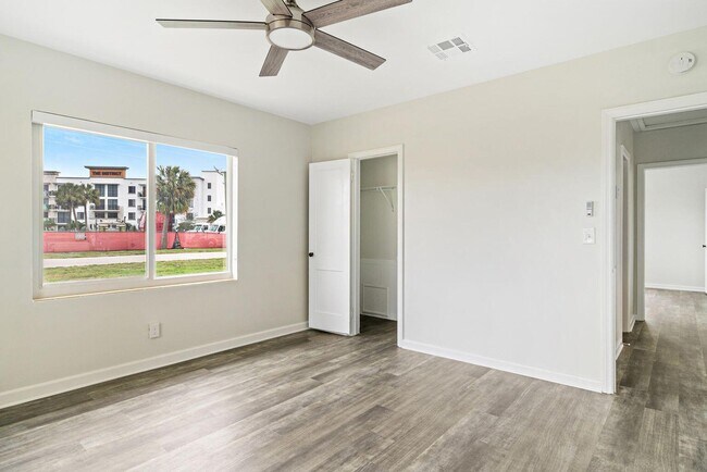 Building Photo - 1205 Longwood St