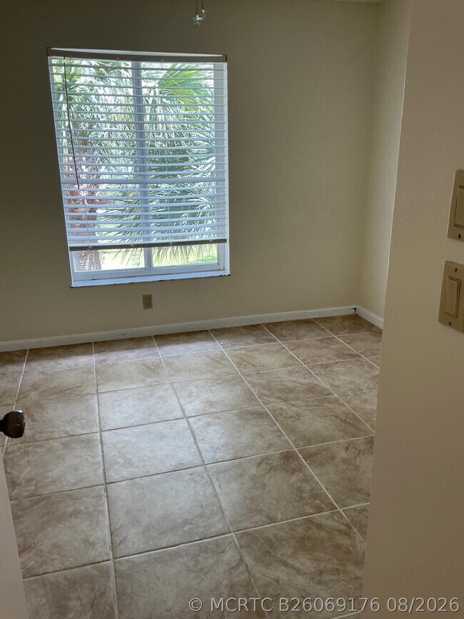 Building Photo - 2506 SE Anchorage Cove