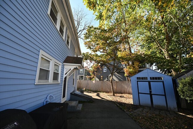 Building Photo - 375 E Merrimack St