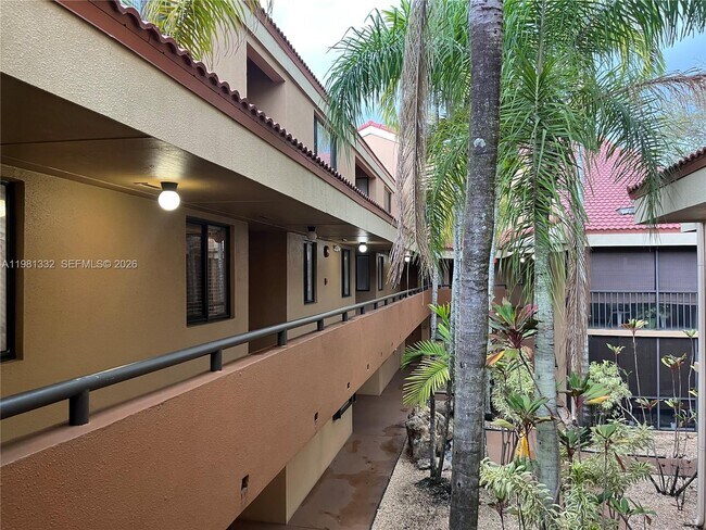 Building Photo - 15525 N Miami Lakeway