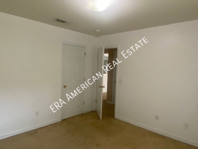Building Photo - 1324 Jeffrine Dr