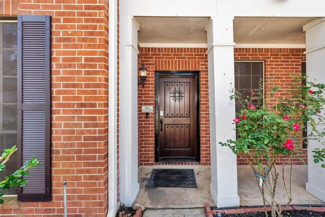 Building Photo - 10815 Oak Bayou Ln