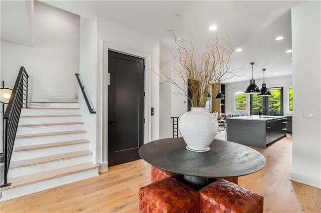 Building Photo - 661 Auburn Ave NE