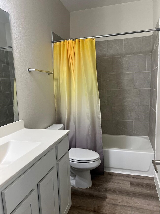 Building Photo - 13107 Clear View Dr