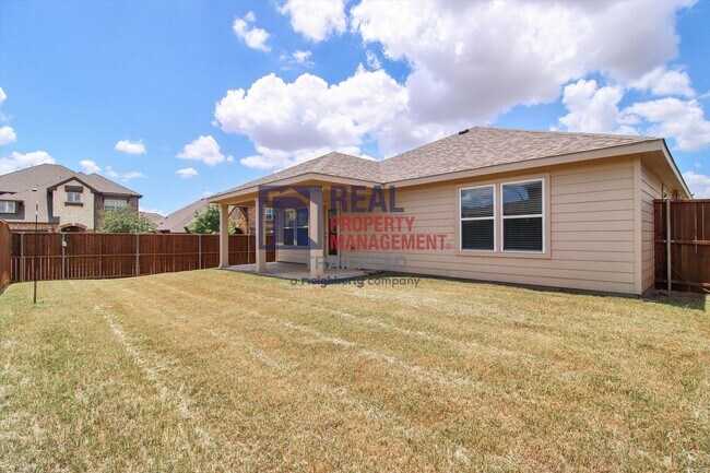 Building Photo - Beautiful 4 Bedroom/2 Bath Open Concept Home