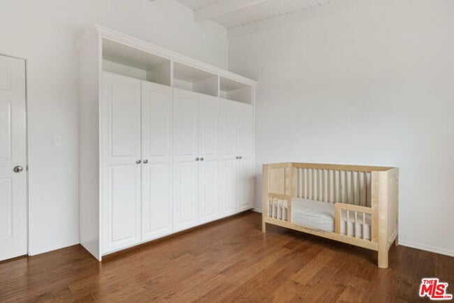 Building Photo - 1175 Las Pulgas Pl