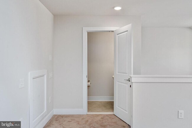 Building Photo - 1747 Riverbluff Ave