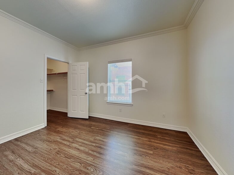 Building Photo - 7722 Heron Lakes Dr