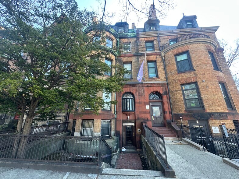Building Photo - 52 Fenway