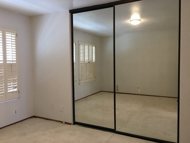 Building Photo - 3317 Vista Rocosa