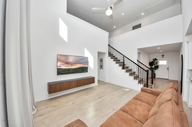 Building Photo - 30119 Gallatin River Ln