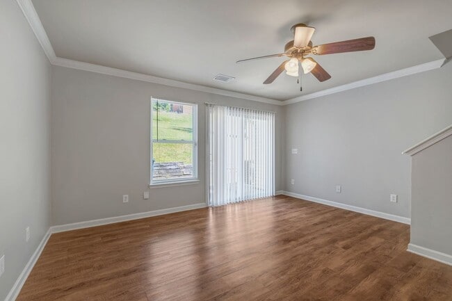 Building Photo - Beautiful Townhome in Antioch