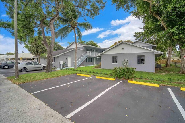 Building Photo - 414 SE 14th St