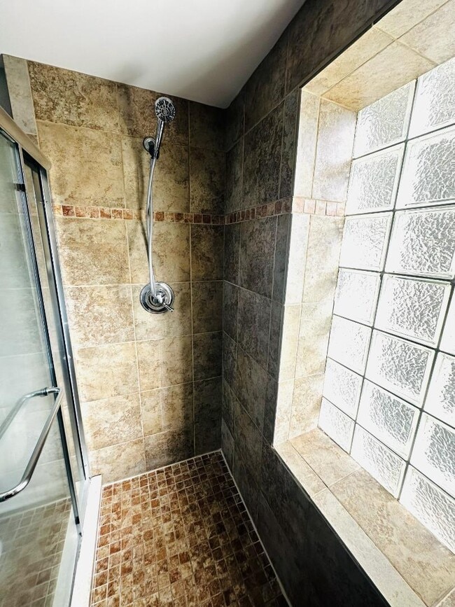 Building Photo - 2517 Foster Ave