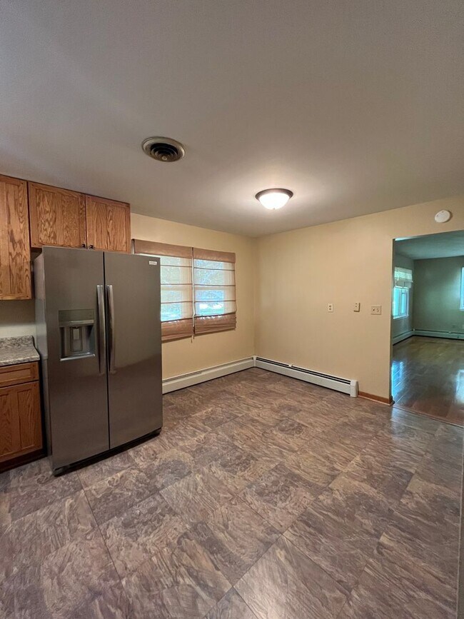 Building Photo - Beautiful 3 Bedroom Home in Normal!
