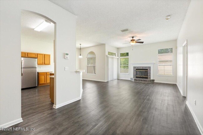 Building Photo - 700 Scarlet View Ct