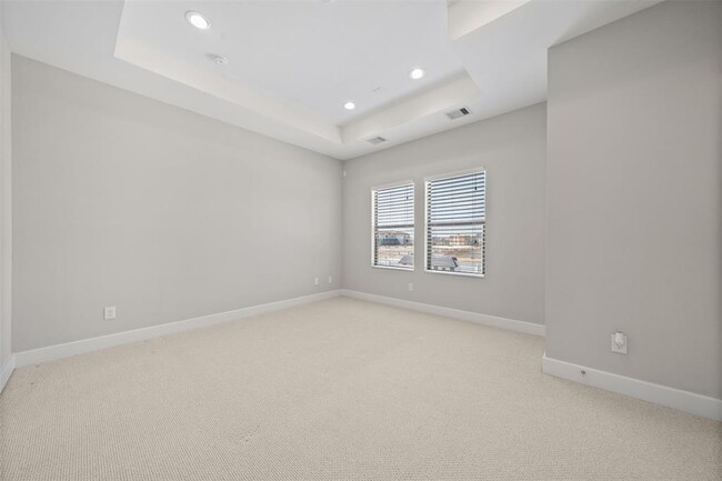 Building Photo - 1136 Wycliffe Dr