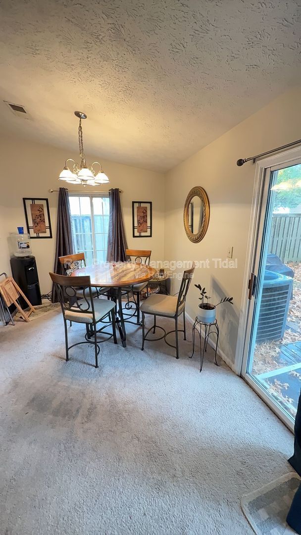 Building Photo - 467 Springmont Ct