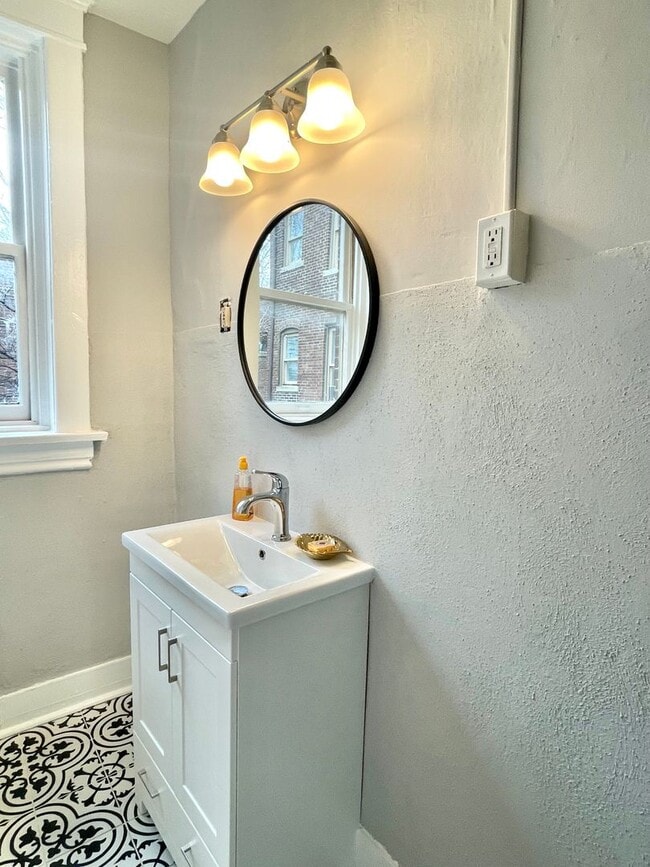 Building Photo - 4205 Botanical Ave