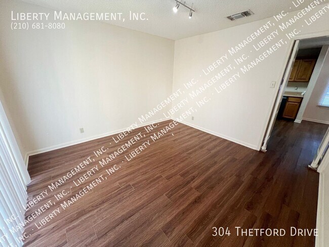 Building Photo - 304 Thetford Dr