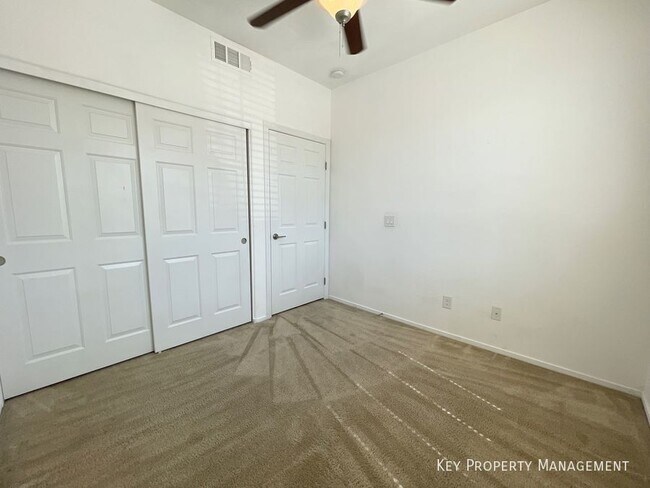 Building Photo - 50 Aura de Blanco St