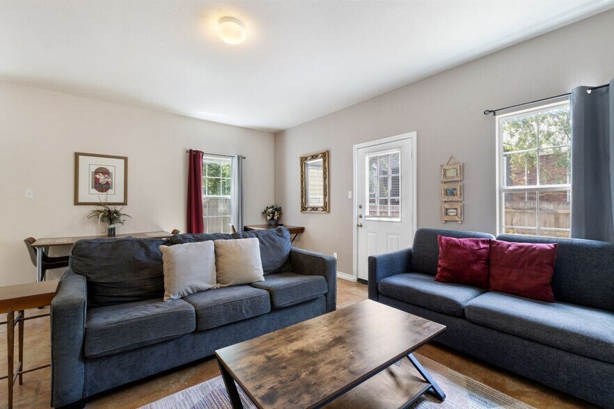 Building Photo - 7807 Kingsbury Wood