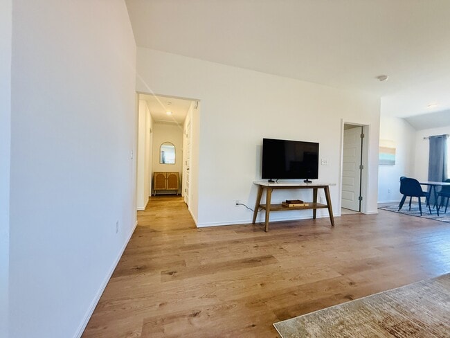 Building Photo - 5941 Bradford Pear Ln