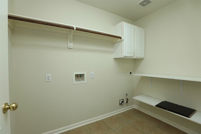 Building Photo - 6523 Trenton Lake Ln