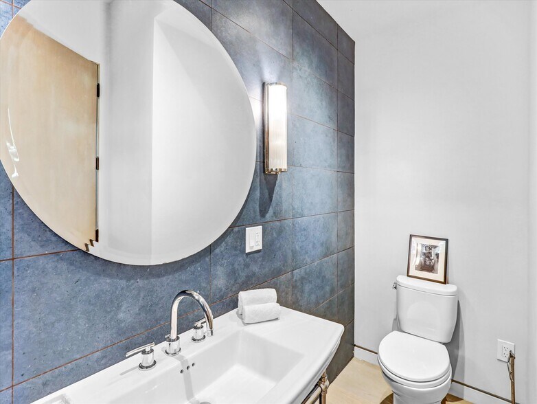 Building Photo - 1724 N Sierra Bonita Ave