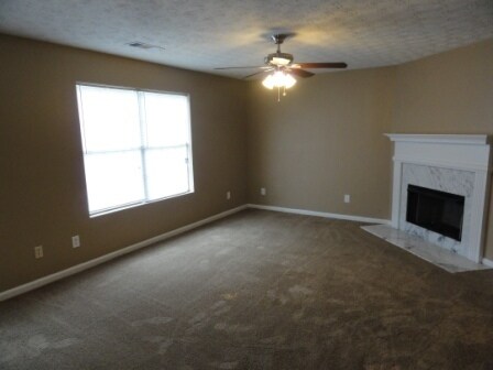 Building Photo - 3-bedroom, 2.5-bathroom Lithonia!