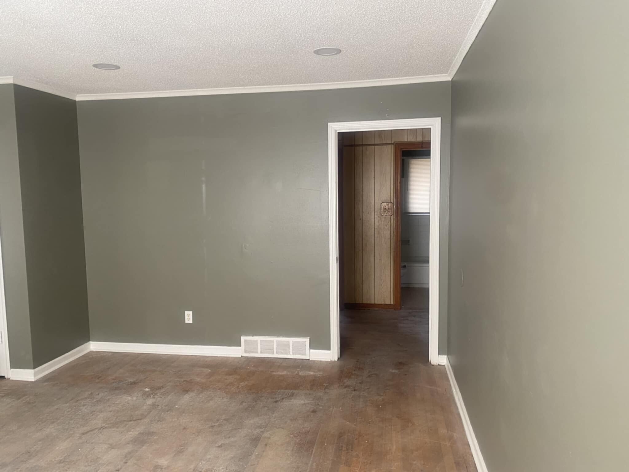 Building Photo - 3064 Cromwell Ave
