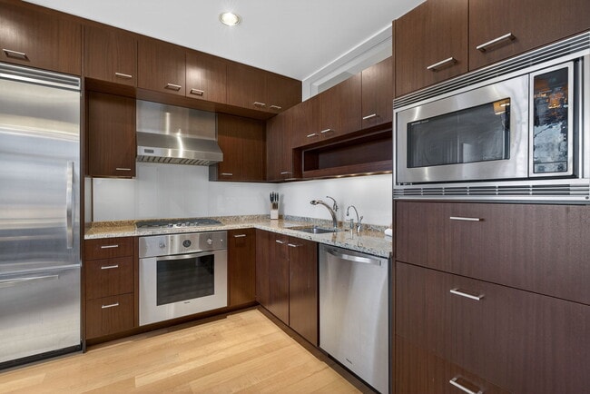 Building Photo - 1001 NW Lovejoy St