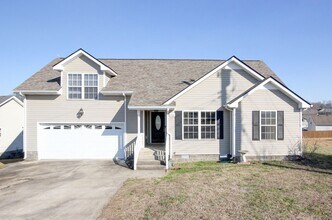 Building Photo - 3 bed 2 bath in the heart of St. B.  Fresh Paint.  Clean and Ready for You.